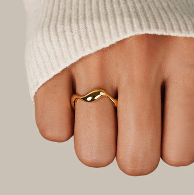 Anillo Ondulado Elyra | Golden (2/4)