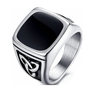 Black Onyx Signet Ring | Golden Blanco (1/2)