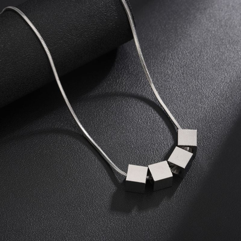 Zaylen Cube Line Necklace | Golden Blanco