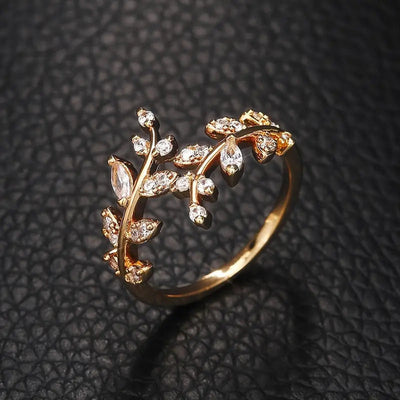 Elegant Vine Gold Ring | Golden (1/2)