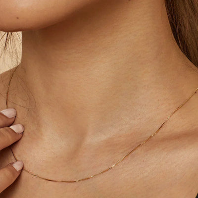 Bodega Box Necklace | Golden Blanco (3/4)