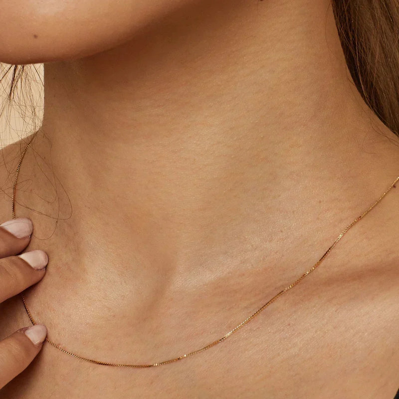Bodega Box Necklace | Golden Blanco (3/4)