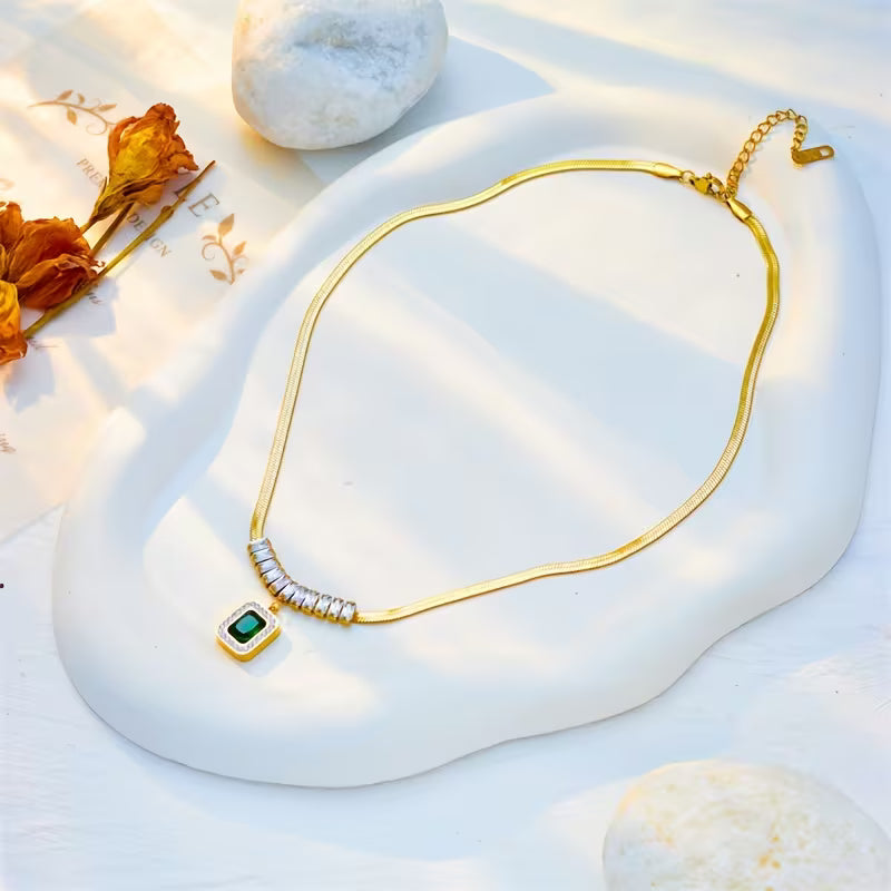 Collar Esmeralda Prisma Regalia | Golden